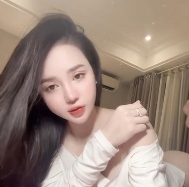 Chu Thúy Quỳnh xinh đẹp như hoa hậu bị phát tán clip liên quan tới dịch vụ lời kêu gọi đồng dâm